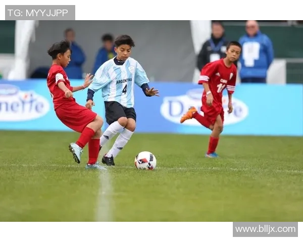 锅盖头足球明星的传奇人生与场上风采揭秘