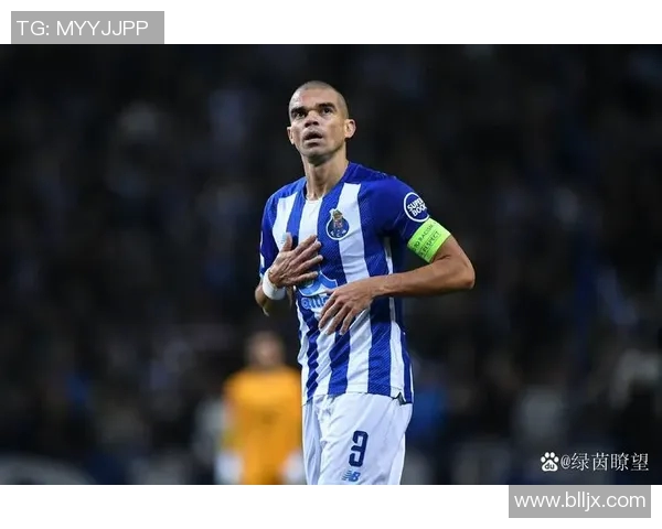 巴西退役足球明星转型教练带领新生代球员重返巅峰之路