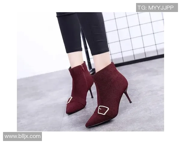 足球明星的时尚选择黑色高跟鞋展现独特魅力与风格